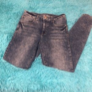Like new Maurice’s acid washed skinny jeans